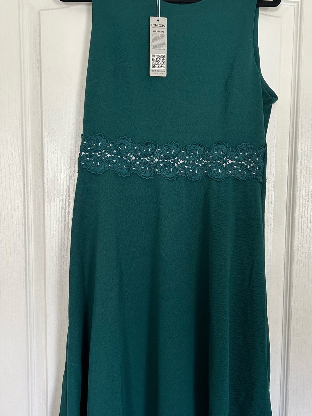 Women’s vintage floral laced flared A line sleeveless casual cocktail dress.